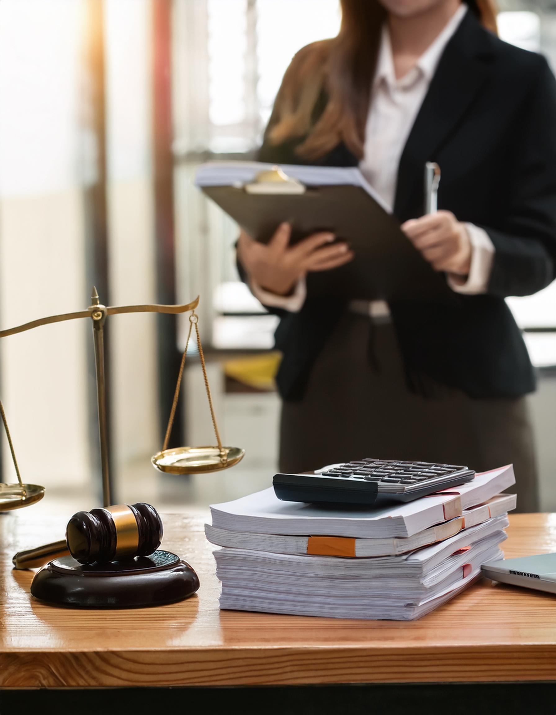Steuerunterlagen in einem eleganten Büro